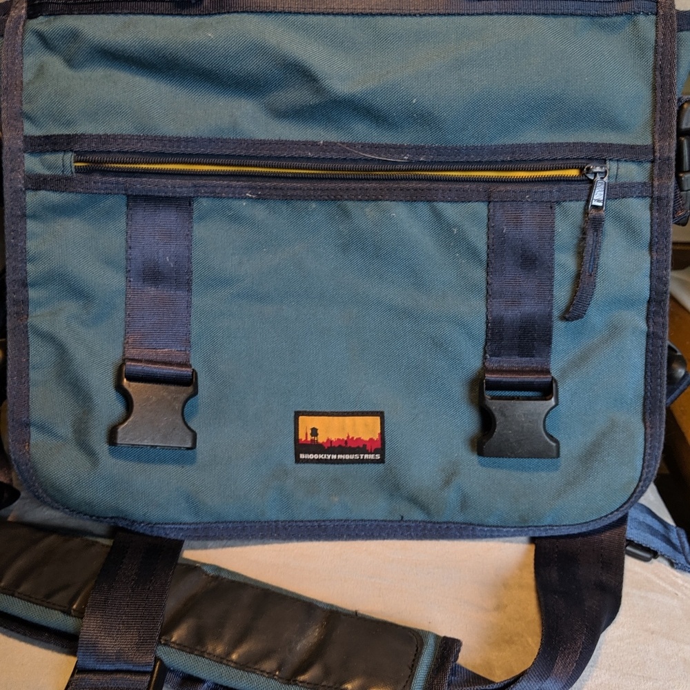 STURDY - Used Brooklyn Industries Laptop Bag